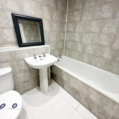 Fullerton House By Blue Skies * 蒂诗上的索纳比