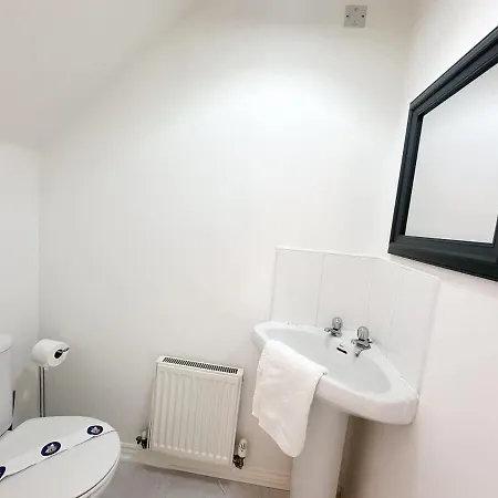 Fullerton House By Blue Skies