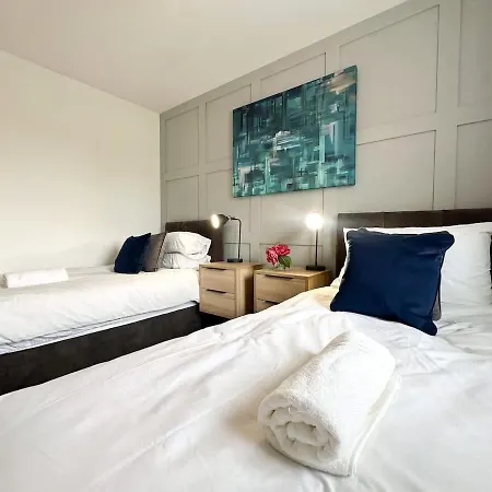 Fullerton House By Blue Skies Holiday home